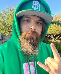 Joel Hamlet's Instagram, Twitter & Facebook