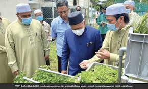 Untuk informasi terupdate mengenai kegiatan green building council indonesia bisa mengunjungi fanpage kami di green building council indonesia. Masjid Hijau Perintis Kelestarian Malaysian Green Technology And Climate Change Centre