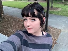 Shanna Holt's Instagram, Twitter & Facebook