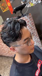 自然日常的捲度🔥🔥🔥, 「手棒燙」, 攝影 , @retrohouse_rexlee 👈, #攝影 #髮型 #髮型師 #理髮 #漸層 ,  #燙髮 #理髮廳 #油頭 #男士 #局部漸層, #中分 #偽中分 #電棒燙 #37分 #手棒燙 , #barber #barbershop ,  #wahl #wahlpro , #手工理髮廳 #retrohouse #retro , #台中 #老宅 #柳川 ...