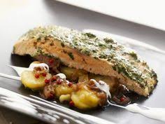 Wildlachs Mit Krauter Senf Haube Und Gebratenen Ka Rezept Wildlachs Lebensmittel Essen Rezepte
