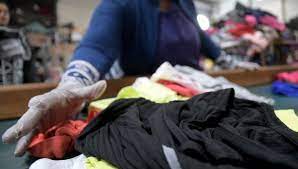 C'est avec un grand plaisir que les responsables du comité du secours populaire, robert jouëtre et élizabeth péron, ont accueilli, vendredi matin, jérôme tessier, directeur de l'agence morlaisienne du crédit mutuel de. Deconfinement Ne Deposez Pas Tout De Suite Vos Vetements Au Secours Populaire De Haute Savoie