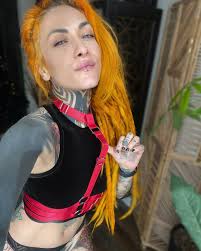 Lena Scissorhands added a new photo.