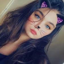 Are there long delays between WhatsApp message sends and receives?