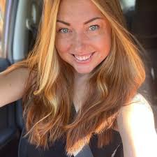 You know I was thinking to myself how Taylor's sea otter shirt looks like  it's something I would've gotten as a kid from the Monterey Bay Aqurarium,  and it turns out that