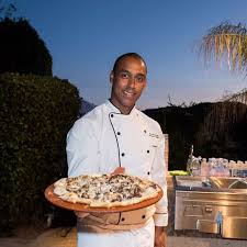 Pizzaiolo brasileiro faz sucesso atendendo famosos em Hollywood