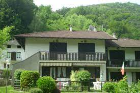 Nella valle di ledro troviamo questo appartamento risalente al 1900 e recentemente ristrutturato in stile moderno con dettagli di design. Valle Di Ledro Appartamenti Apartments Ledro Lake