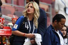 Neben zahlreichen fußballern mischt auch felix neureuther mit. Paul Pogba S Model Girlfriend Joins France Wags For World Cup Clash Only For Manchester United Star To Be Unused Substitute Mirror Online