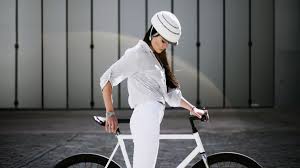 Der damen fahrradhelm ist bei einem sturz oder bei einem aufprall in der lage, die kraft, die auf den kopf einwirkt, zu verringern. Sicher Unterwegs Es Gibt Auch Formschone Fahrradhelme Stil Sz De