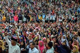 Bantuan harapan negara 2019 ini diwujudkan bagi menggantikan skim bantuan bakti negara (bbn) 2017 dan 8. Keluarga Mampu Tapi Terima Bansos Ini Kata Mui Lebak Republika Online