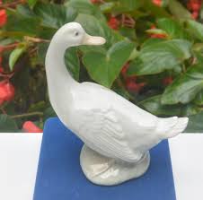 Sale Lladro Daisa Duck Looking Back Beautiful Shape Hand Painted Porcelain Vintage Fabulous By Ypsa On Lladro Porcelain Lladro Unique Items Products