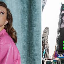 Ewa farna v reklamě na times square! Velka Pocta Pro Ewu Farnou Objevila Se Na Legendarni Times Square V New Yorku Evropa 2