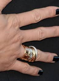 Is This Cameron Diaz S Engagement Ring Cartier Love Ring Cameron Diaz Rings