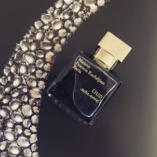 Oud velvet actually does feel like a darkly velvety take on oud with rich saffron, sweet cinnamon and dark resins. The Ruby Oud Maison Francis Kurkdjian Oud Satin Mood Perfume Review The Candy Perfume Boy