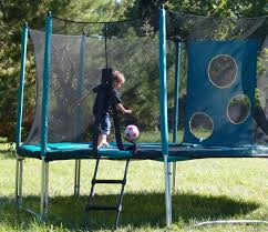 Trampolines De Qualite Et Filets Sur Mesure France Trampoline Trampolines Table De Pique Nique Jeux Exterieur
