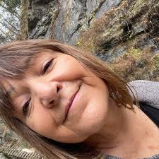 Creating collage with paint and daisies