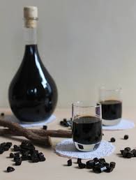 La liquirizia è può essere un ottimo l'ingrediente fondamentale per liquori (in molte zone d'italia è conosciuto come liquirizino). Liquore Alla Liquirizia