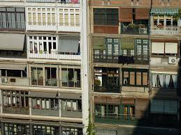 Falls sie geschäftlich oder zum studieren nach barcelona kommen oder einfach so viel zeit wie möglich hier verbringen. Barcelona Hauserwand Wohnungen Kostenloses Foto Auf Pixabay