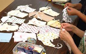 死産の子にベビー服を 県内女性グループ 佐賀新聞live 死産 佐賀 子供