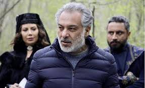 توفي المخرج السوري الكبير حاتم علي في مصر، اليوم الثلاثاء، بأزمة قلبية عن عمر ناهز 58 ويذكر أن من أشهر أعمال المخرج حاتم علي مسلسلات عمر وأهو دا اللي صار، وكأنه إمبارح، و. ÙˆÙØ§Ø© Ø­Ø§ØªÙ… Ø¹Ù„Ù‰ Ù…Ø®Ø±Ø¬ Ù…Ø³Ù„Ø³Ù„Ø§Øª ØµÙ„Ø§Ø­ Ø§Ù„Ø¯ÙŠÙ† Ùˆ Ø¹Ù…Ø± Ùˆ Ø§Ù„Ù…Ù„Ùƒ ÙØ§Ø±ÙˆÙ‚ Ø§Ù„ÙŠÙˆÙ… Ø§Ù„Ø³Ø§Ø¨Ø¹