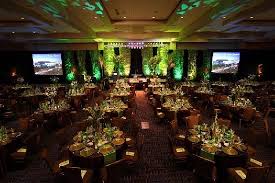 There are various types of banquet setups, depending on the number of people attending. This Is Banquet Style Setup Room Setup Dinner Themes Room Set