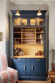 Cette armoire ancienne dans la chambre dont la. Comment Moderniser Une Armoire Ancienne Refectio