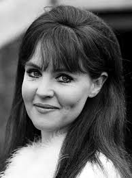 Dit deelde rachel hazes in het tweede deel van de documentaireserie kleine jongen, die gaat over het leven van andré hazes. Give Em The Old Razzle Dazzle It S Called The F Plan