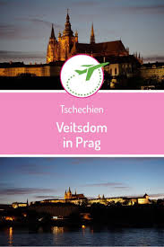 Der Veitsdom In Prag Blickfang Hoch Uber Der Stadt Prag Tschechien Und Burg