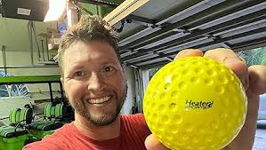 Amazon.com: Deekin 24 pelotas de softball para lanzar, softball con  hoyuelos, práctica de espuma deportiva, pelota de juego para práctica en  interiores y exteriores, 2 docenas (12 pulgadas, verde) : Deportes y