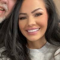 Kari Breedlove's Instagram, Twitter & Facebook