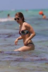 #arrow #emilybettrickards #emilybett #felicitysmoak #olicity… Emily Bett Rickards Bikini Candids At A Beach In Miami April 2015 Celebmafia