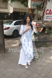 Anjini Dhawan Snapped At Kromakay Salon In Juhu Media View and download kromakay salons & academy instagram profile, posts, tagged, stories photos and videos without login. anjini dhawan snapped at kromakay salon
