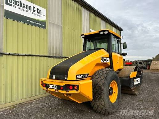 JCB VM 137 D Smooth Drum Roller