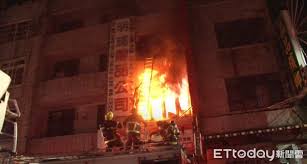 撲滅火災 / 扑灭火灾 ― pūmiè huǒzāi ― to extinguish a fire. é³³å±±æƒ¡ç«å‹‡æ¯è­·å¥³é‡€3æ­»1å‚·æ¶ˆé˜²å±€æ›å»ºç‰©ç«ç½ä¸»å›  ä¿å'½é—œéµ Ettodayç¤¾æœƒæ–°èž Ettodayæ–°èžé›²