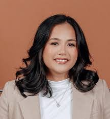 Leslie Levin's Instagram, Twitter & Facebook