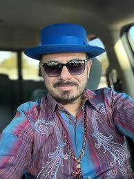 Enjoying the weekend! 😛 (Of course he wore Magnums)