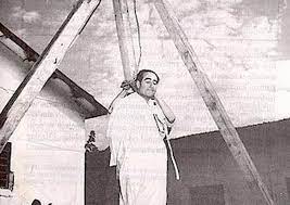 Adnan menderes, darbeci askerler tarafından küçük düşürülmüş, işkence görmüş ve 17 eylül 1961 günü idam edilmişti. Adnan Menderes In Idam Edildigi Kara Gun 17 Eylul