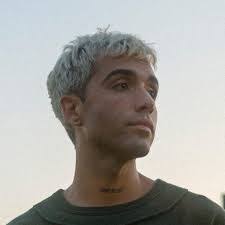 Leslie Pinnix's Instagram, Twitter & Facebook