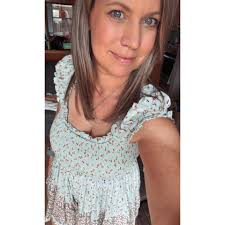 Who can do a simple elegant updo for a wedding in Springfield?