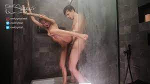 Sexo anal no chuveiro