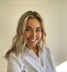 Amanda Ayres's Instagram, Twitter & Facebook