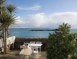With large rooms throughout and superb sea views it is ideal for families and larger groups. Holiday Cottages By The Sea Historic Uk
