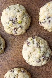 These Italian Cannoli Cookies Combine All The Ingredients And Flavors You Would Expect From A Cannoli Into A Coo Italian Cookie Recipes Italian Cannoli Cannoli