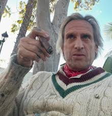 Friends who smoke cigars are different brushstrokes of the same dream  🖌️💨💭