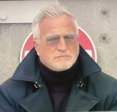 Watching #nufc terrorise Man Utd and Sky throw in a gratuitous shot of  David Ginola for good measure. Good lord. What an afternoon.