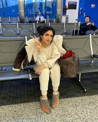 نور ستارز noor stars on instagram اول سفرة لسنة 2020 يا حزركم من صور هالصور رابع صورة هي ردة فعلي لما اشوفكم tote bag fashion winter jackets