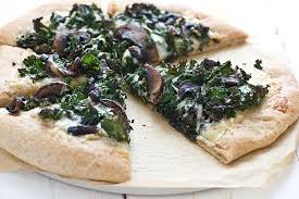 Portobello Pizza With Roasted Garlic Sauce And Kale Oh My Veggies Recipe Vegetarian Pizza Recipe Food Recipes