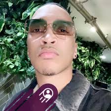 What happened at the store by the Hut? Taped off! Cops errrywhere