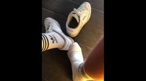 Tornato a Casa Da Una Corsetta, Piedi Sudati e Calze Sporche, Vuoi Farmi un  Massaggio? - Pornhub.com