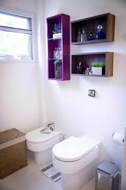Prateleira De Vidro 72 Modelos Lindos Para Ajudar Na Organizacao Prateleiras De Vidro Nicho Banheiro Decoracao Com Nichos
